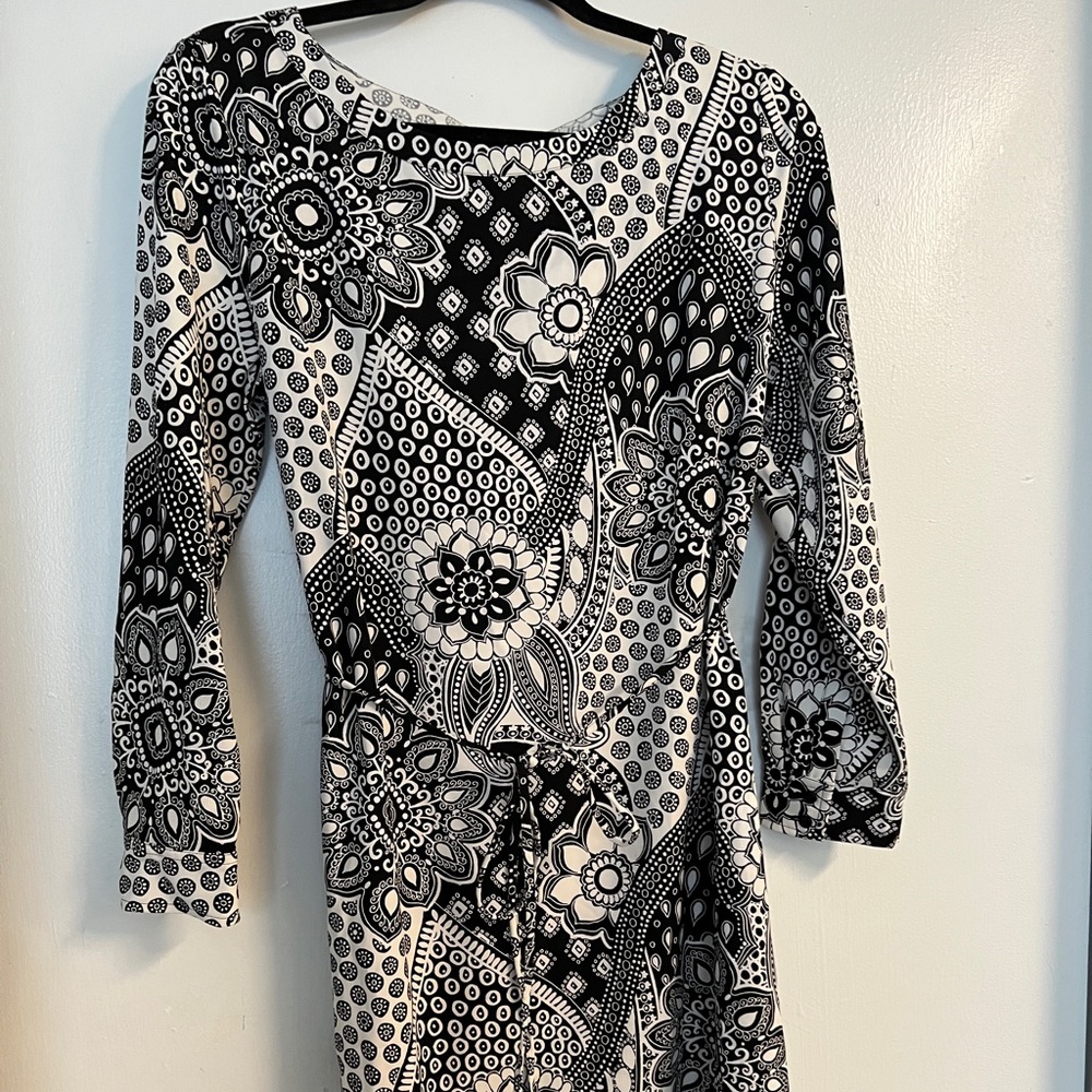 Black and white 3/4 sleeve dress